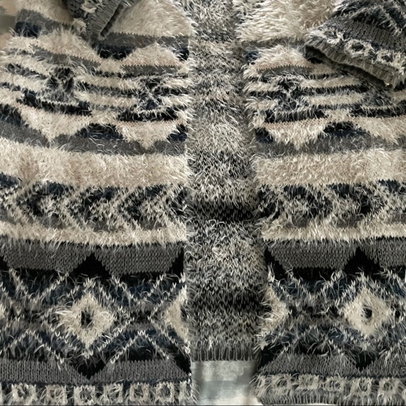 Long, open front, fuzzy cardigan size medium - Picture 7 of 9